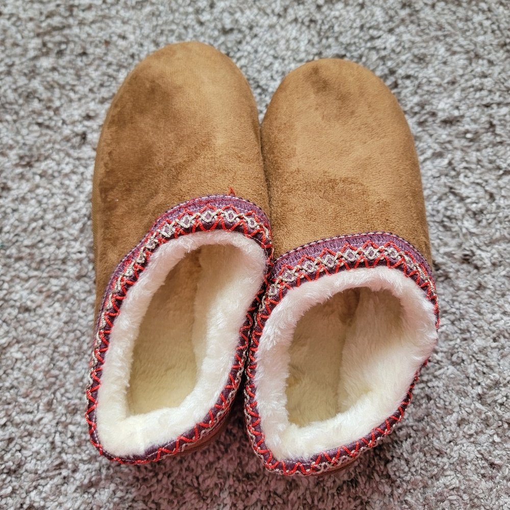 Brand New Slip On Boot Slippers Brown Size EU 39